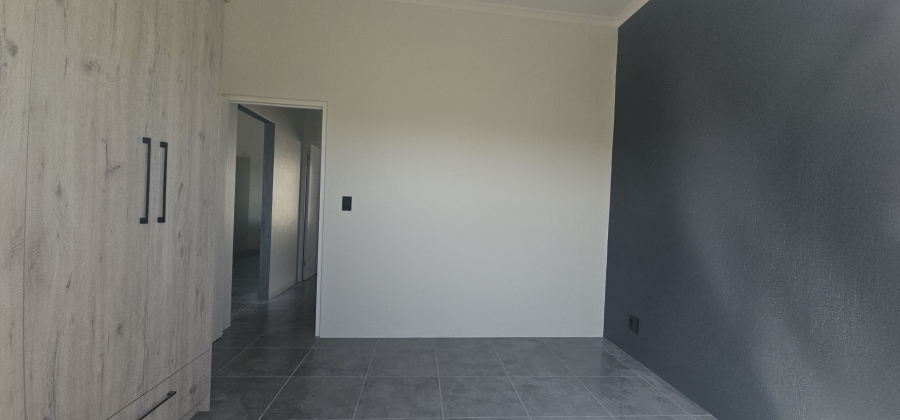 2 Bedroom Property for Sale in Middedorp Western Cape